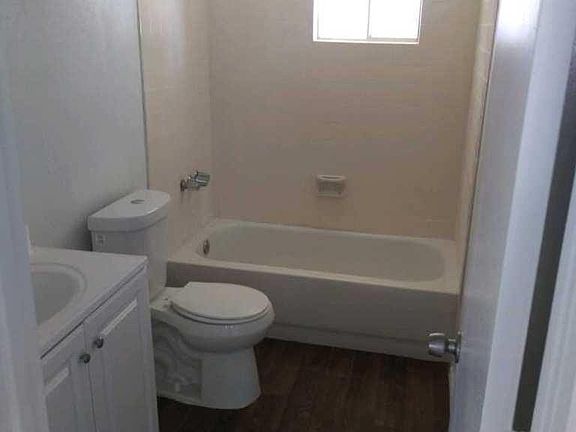 4th image of 702 W 11th St