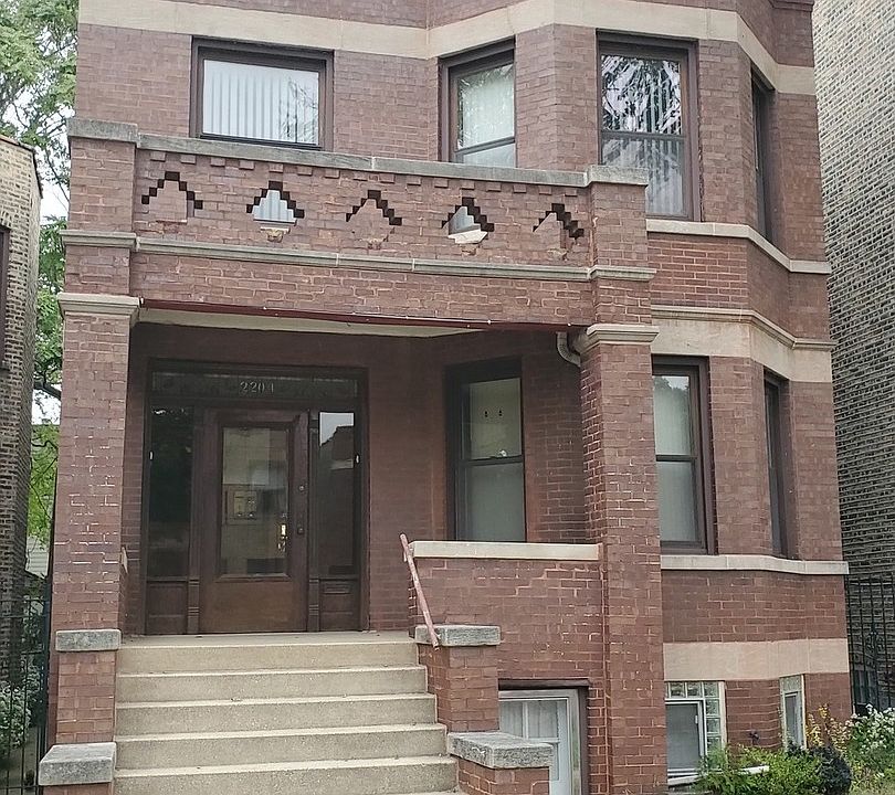 1st image of 2204 W Leland Ave