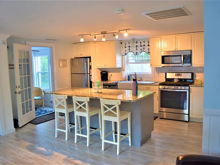 167 Breezy Point Rd — Photo 2