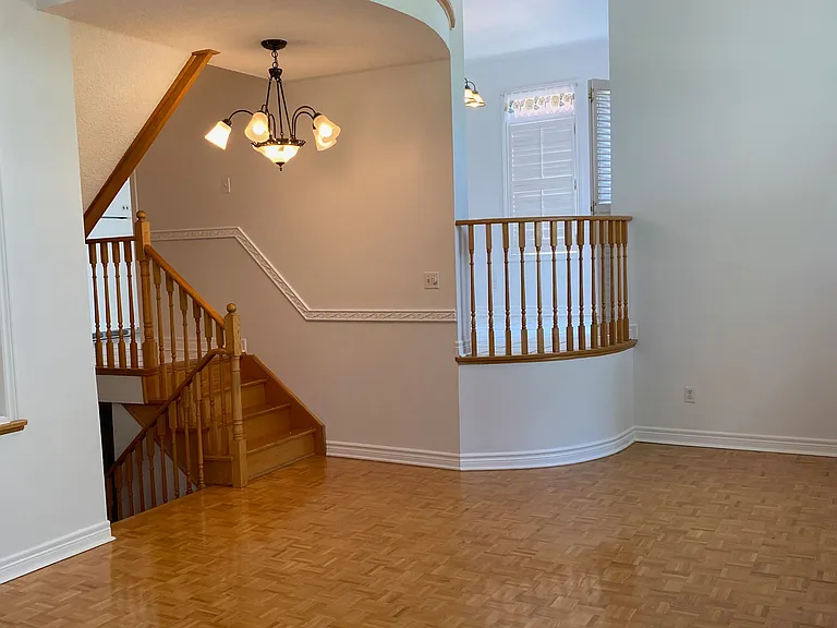 169 Matthew Dr #UPPER LEVEL — Photo 9