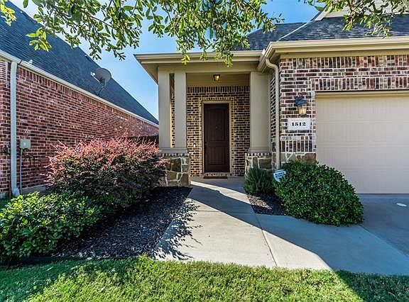 3rd image of 1512 Lauren Creek Ln