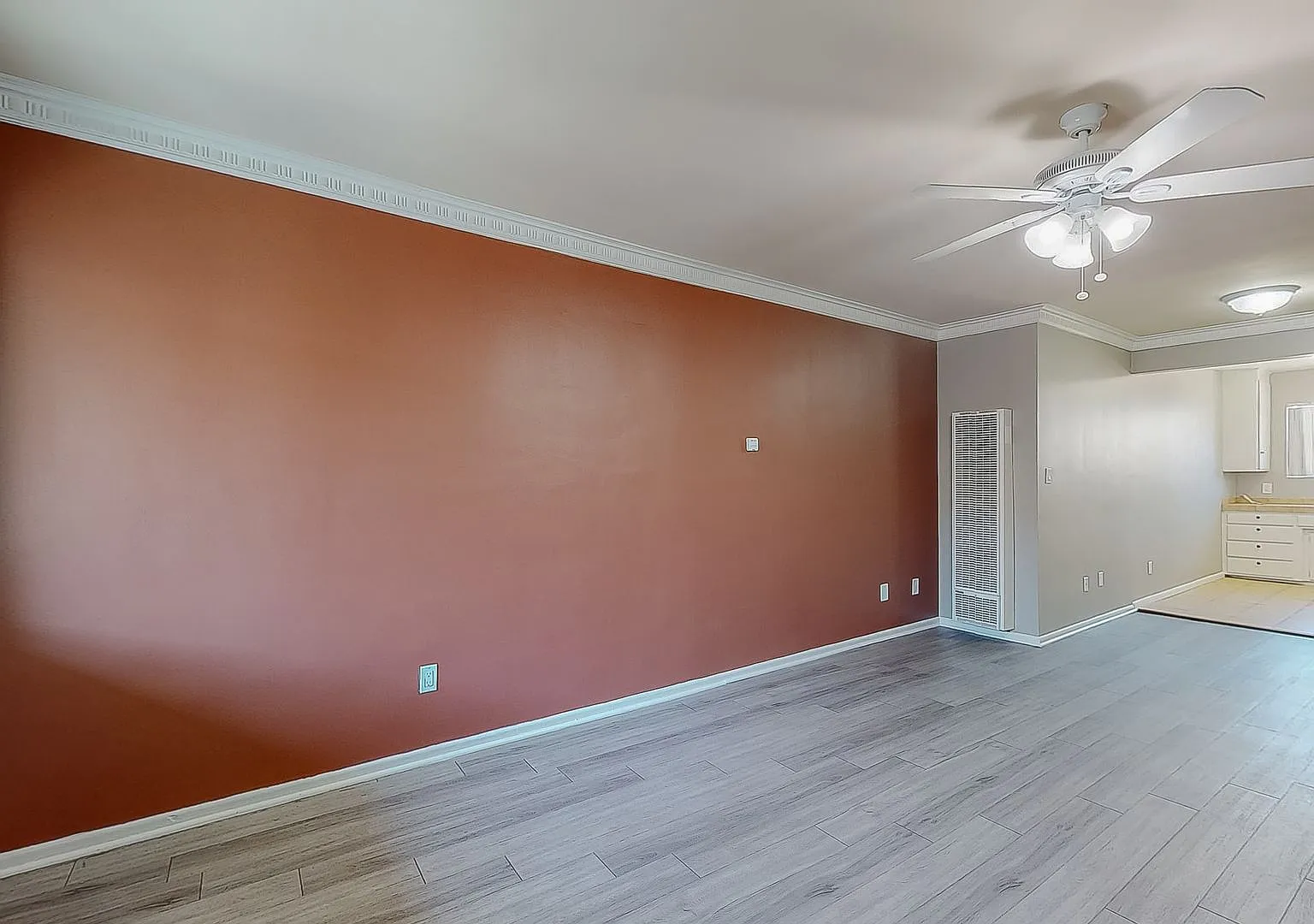 1818 N Kingsley Drive — Photo 2