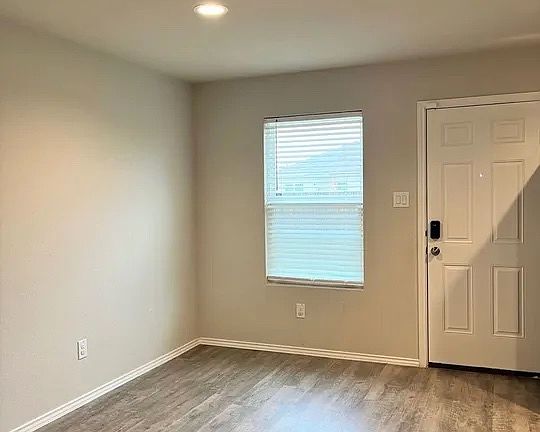 4th image of 7515 Crestway Rdg