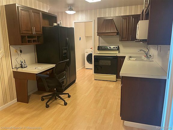 3rd image of 1961 Laurel Oak Dr