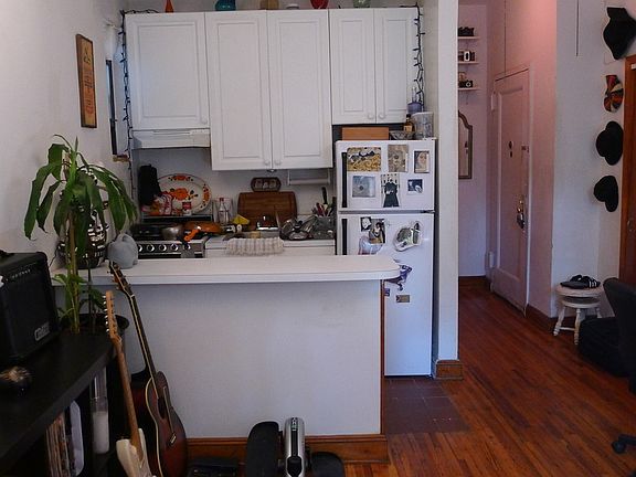 5th image of 140 E 7th St APT 5D