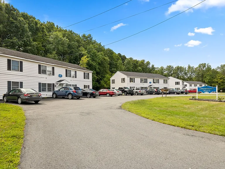 Drummond Estates Apartments — Photo 1