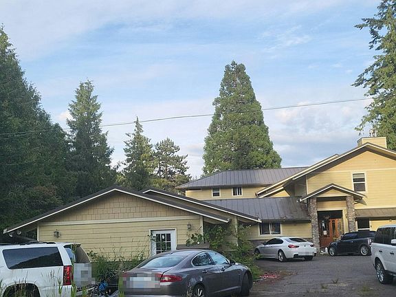 3rd image of 812 Poplar Dr