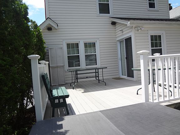 Deck(14X15 Ft.)-KitchenEntr