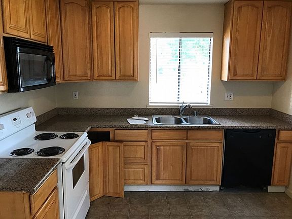 3rd image of 331 Berkshire Ln