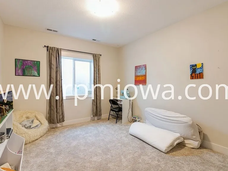5901 NE Sherman Dr — Photo 9