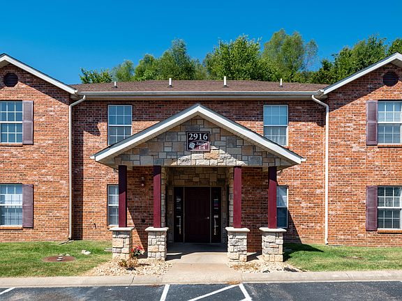 2nd image of 2916 Vineyards Pkwy APT 1