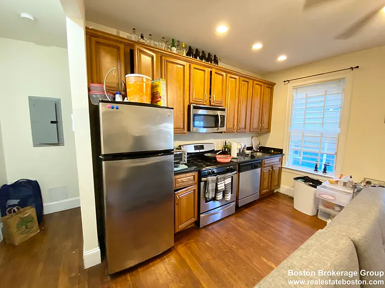 178 Hillside St #1 — Photo 1