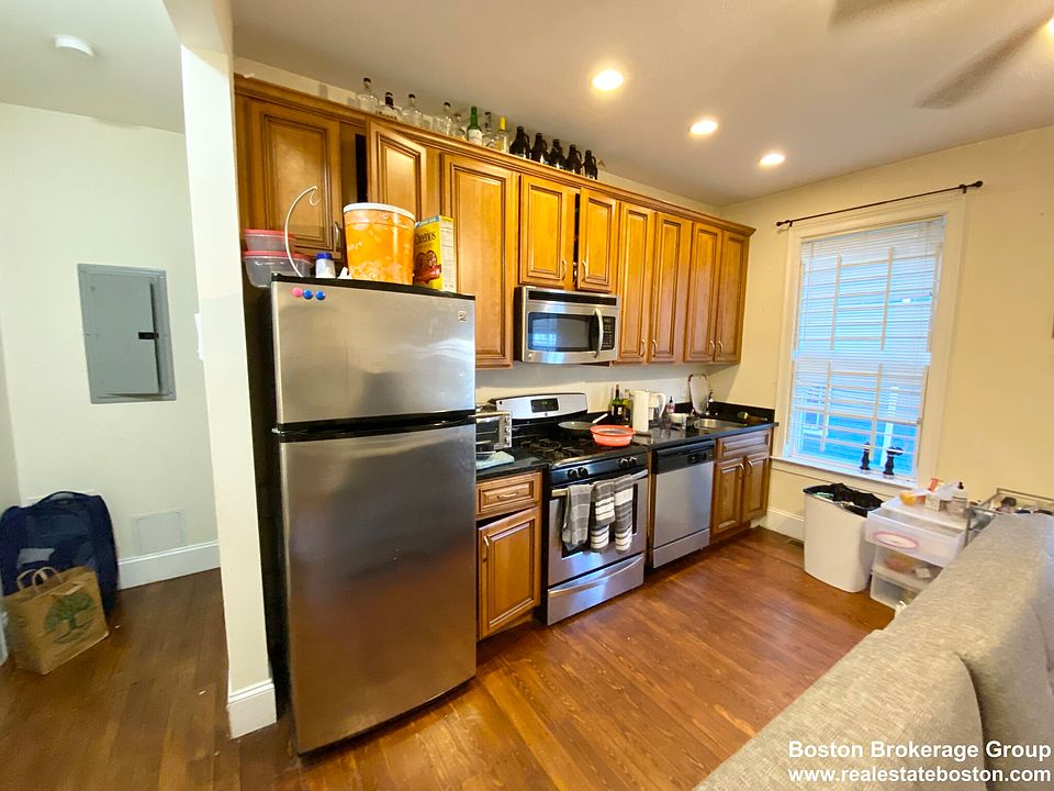 1st image of 178 Hillside St APT 1