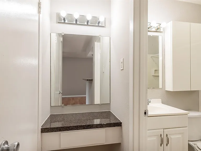 425 Emerson St #13 — Photo 12