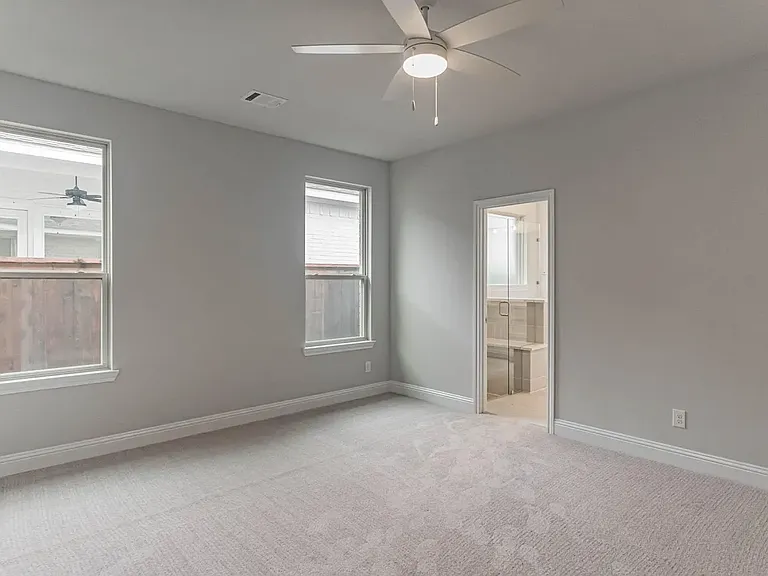 933 Carnation Dr — Photo 8