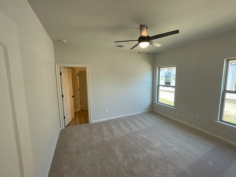 2298 Taylor Dr — Photo 6