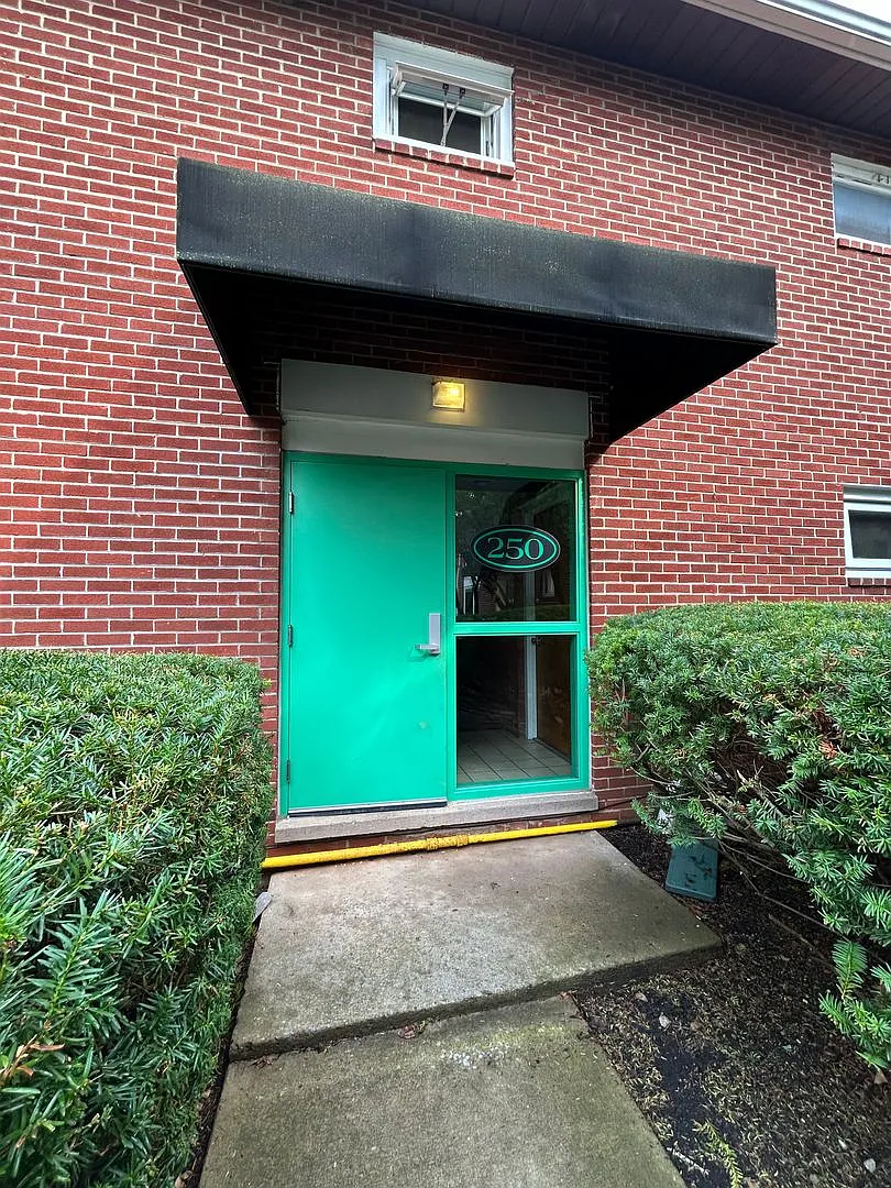 1 bedroom, 1 bathroom apartment — Photo 1