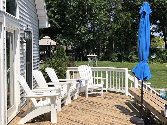 3rd image of 42723 N Woodbine Ave