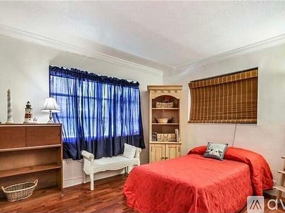 4th image of 4612 NW 44th St #1