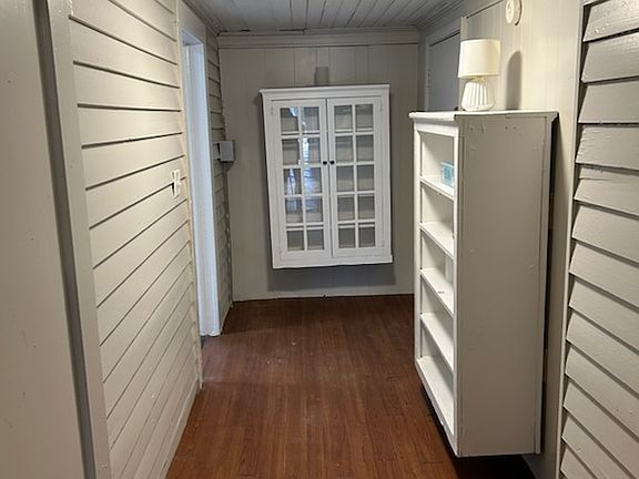 5th image of 927 S Jackson St APT A