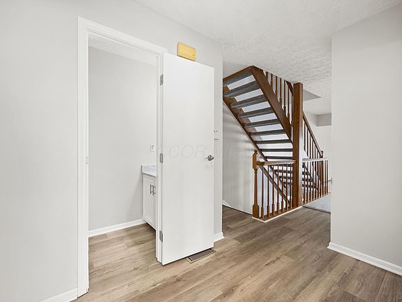 5th image of 5893 Parkbridge Ln #22-7