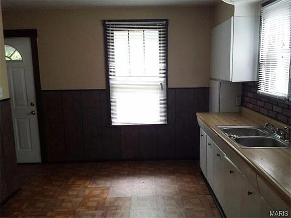4th image of 10164 Mayfair Dr
