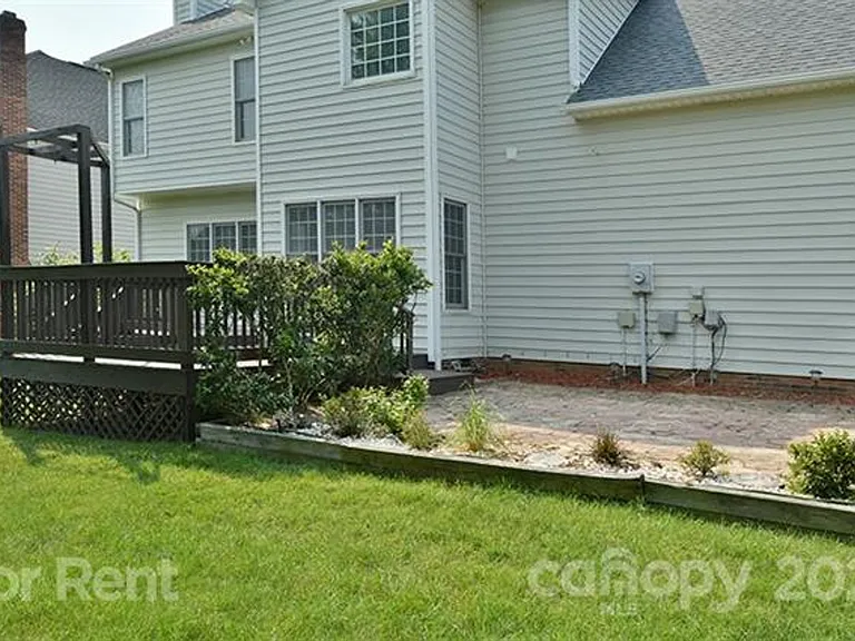10402 Friarsgate Rd — Photo 18