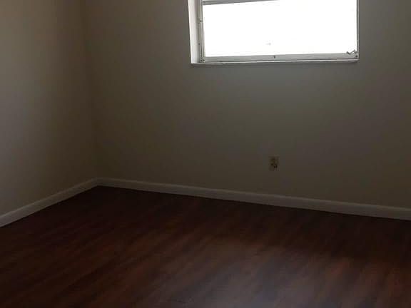 3rd image of 227 Castlewood Dr