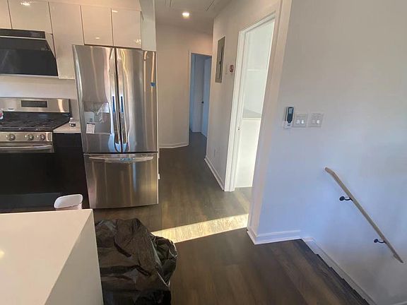 3rd image of 4025 Utopia Pkwy #2
