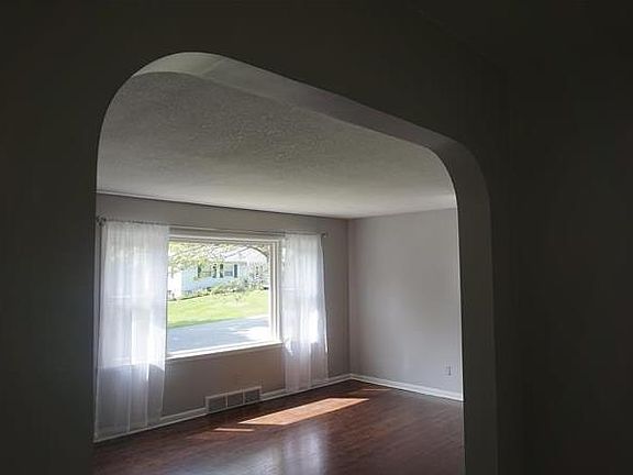 4th image of 11208 E 49th St