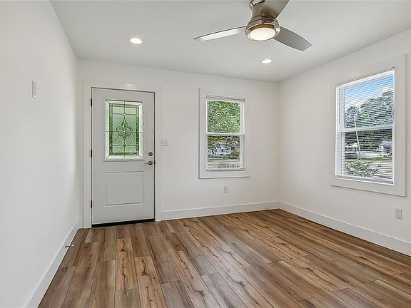 3rd image of 800 Whitney Ave