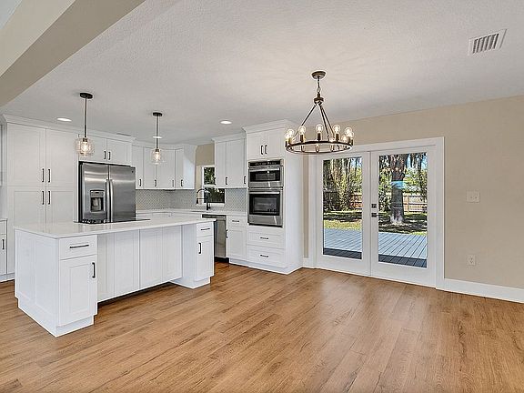 4th image of 2149 Lake Dr