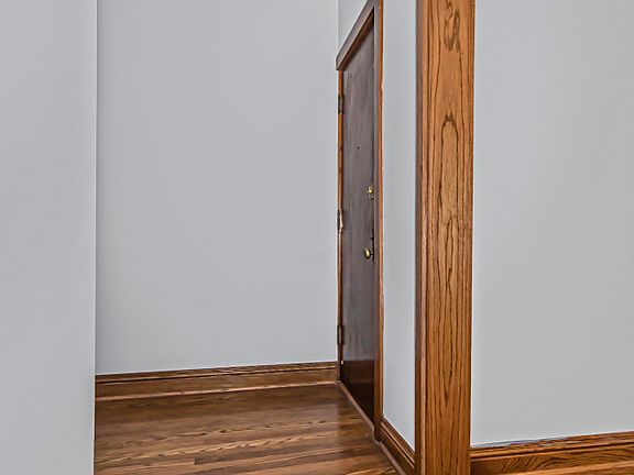 3rd image of 7640 N Greenview Ave #3S