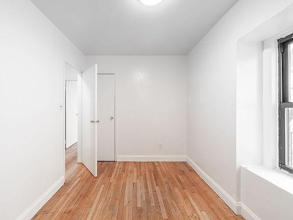 4th image of 393 Hewes St APT 2c