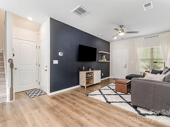 4th image of 348 Zocalo Dr