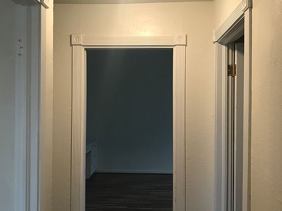 5th image of 814 W 21st St