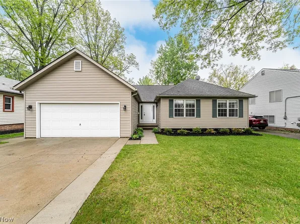 22461 Macbeth Ave, Fairview Park, OH 44126