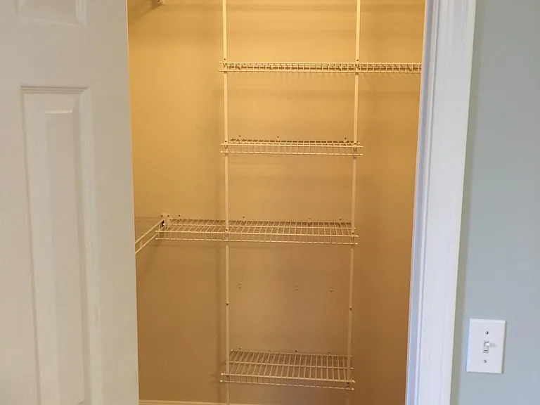 211 Hunyadi Ave — Photo 17