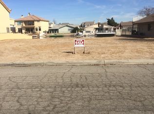 18400 Niagara Dr, Victorville, CA 92395