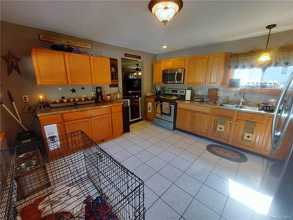 3rd image of 70 Orange St