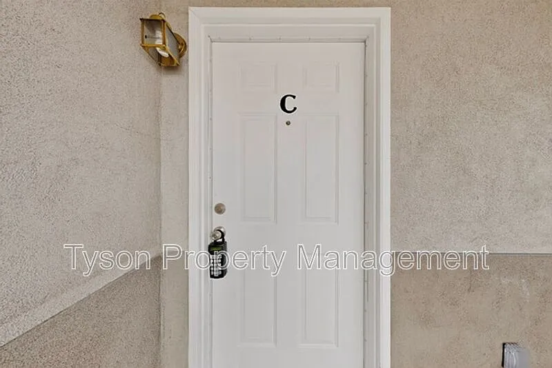 2 bed, 2.0 bath, 997 sqft, $1,495 — Photo 2