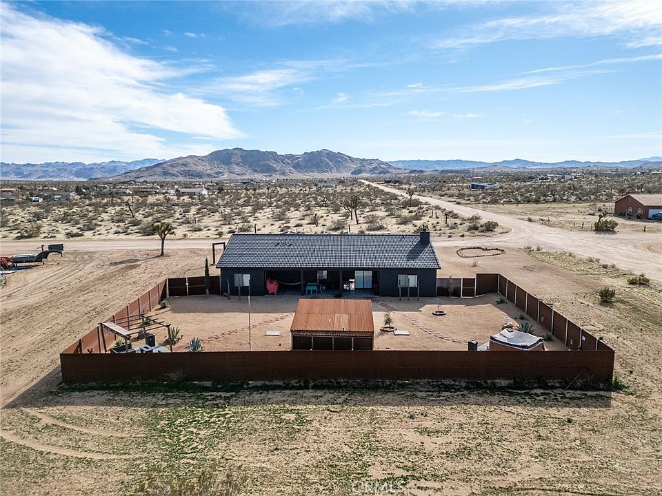 1st image of 60520 Belfair Dr