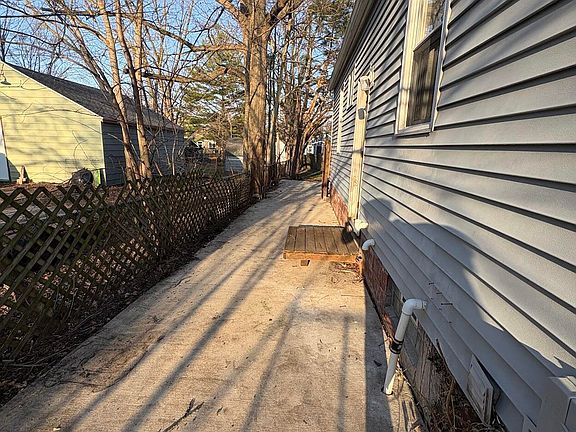 3rd image of 1633 Illinois Ave