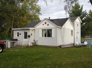 303 Dewey St, Dowagiac, MI 49047