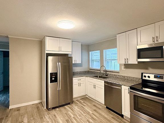 3rd image of 2416 Golfview St #1