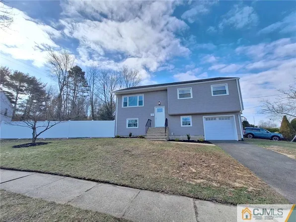 2 Charmello Dr, South Amboy, NJ 08879