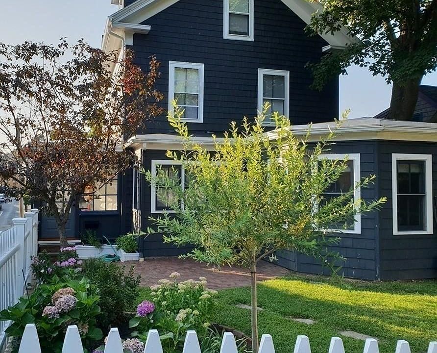 1st image of 16 Pickett St