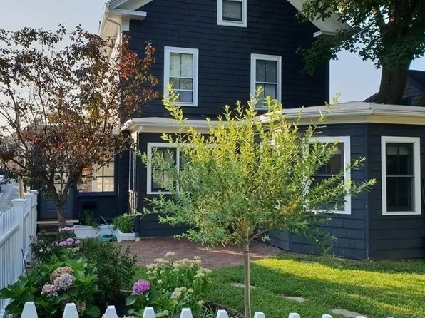 16 Pickett St, Marblehead, MA 01945