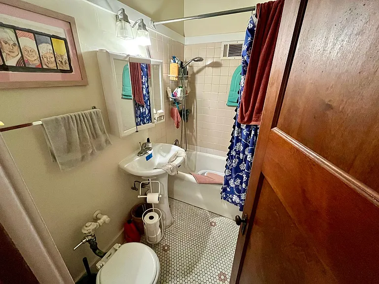 4422 N Oakland Ave — Photo 10