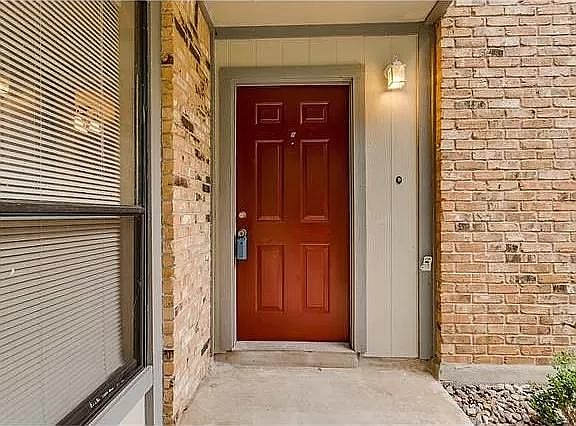 2nd image of 2101 Walsh Tarlton Ln #B